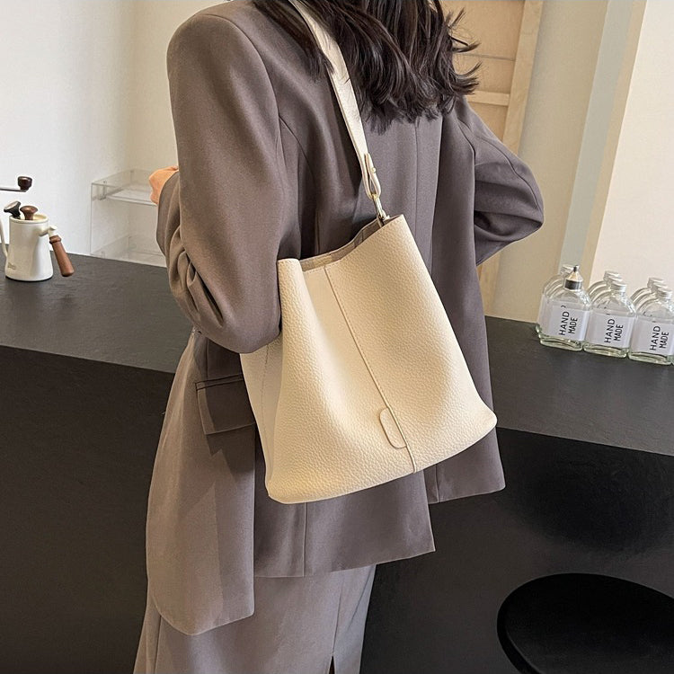 Hanna Bucket Bag