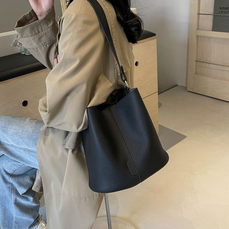 Hanna Bucket Bag