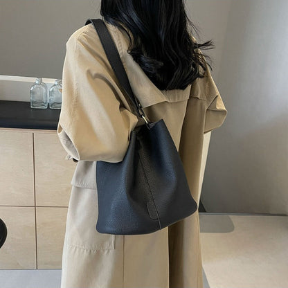 Hanna Bucket Bag