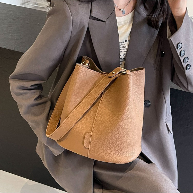 Hanna Bucket Bag