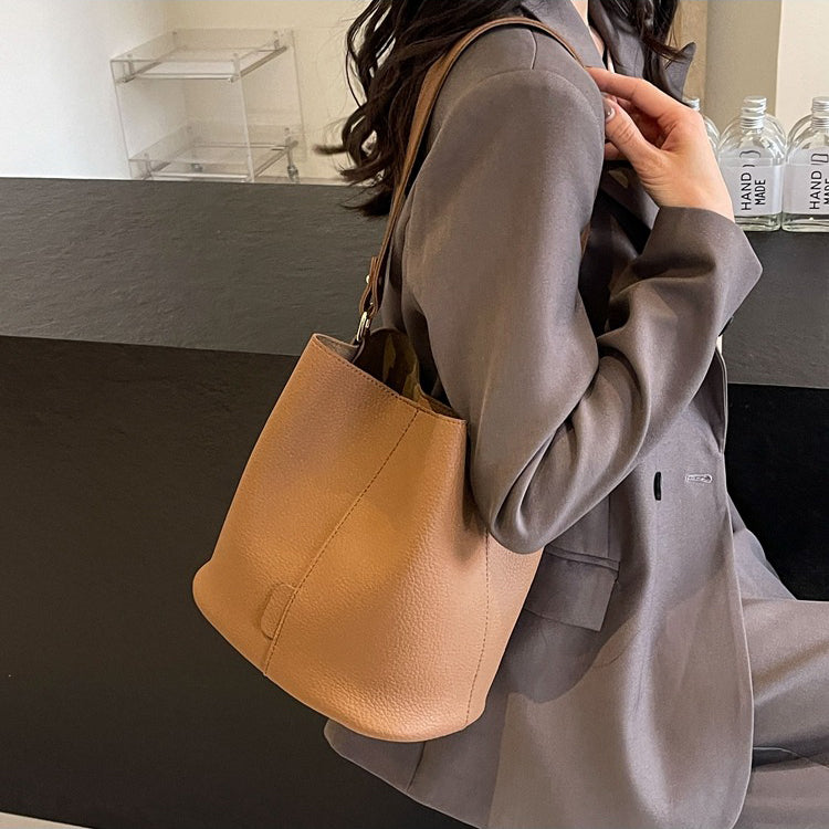 Hanna Bucket Bag